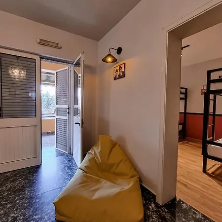 旅馆 The Bearded Dad