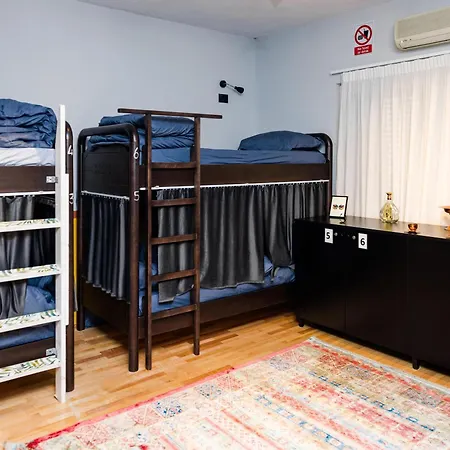 旅馆 The Bearded Dad