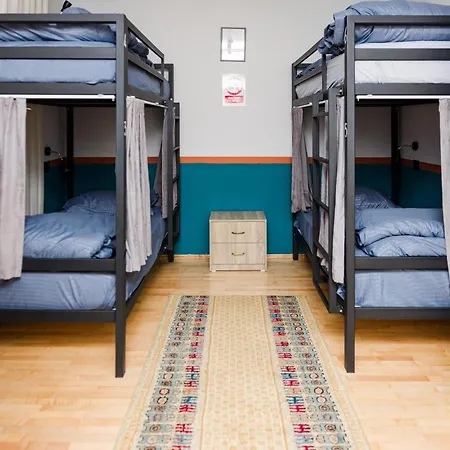 旅馆 The Bearded Dad *